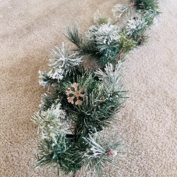 NWOT Ashland Holiday Woodland Snowflake Pinecone Snow Garland Decor - Picture 7 of 16